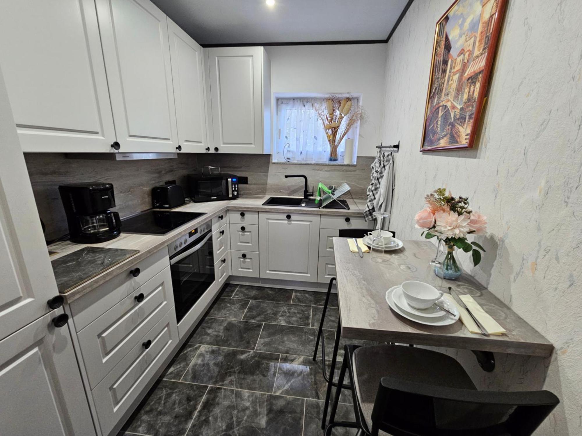 A Large Fully Furnished Private Apartment Linz am Rhein Exteriör bild