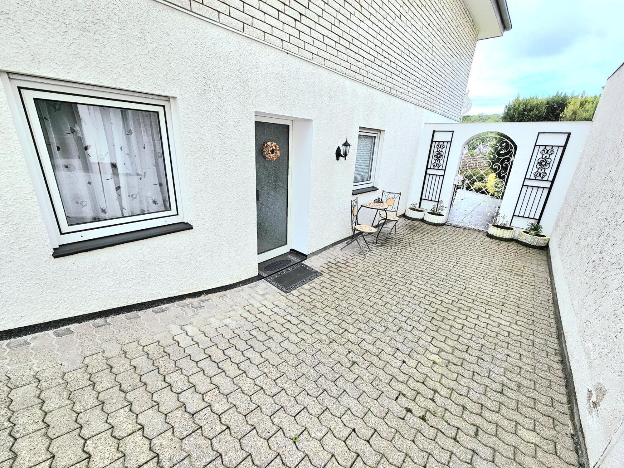 A Large Fully Furnished Private Apartment Linz am Rhein Exteriör bild